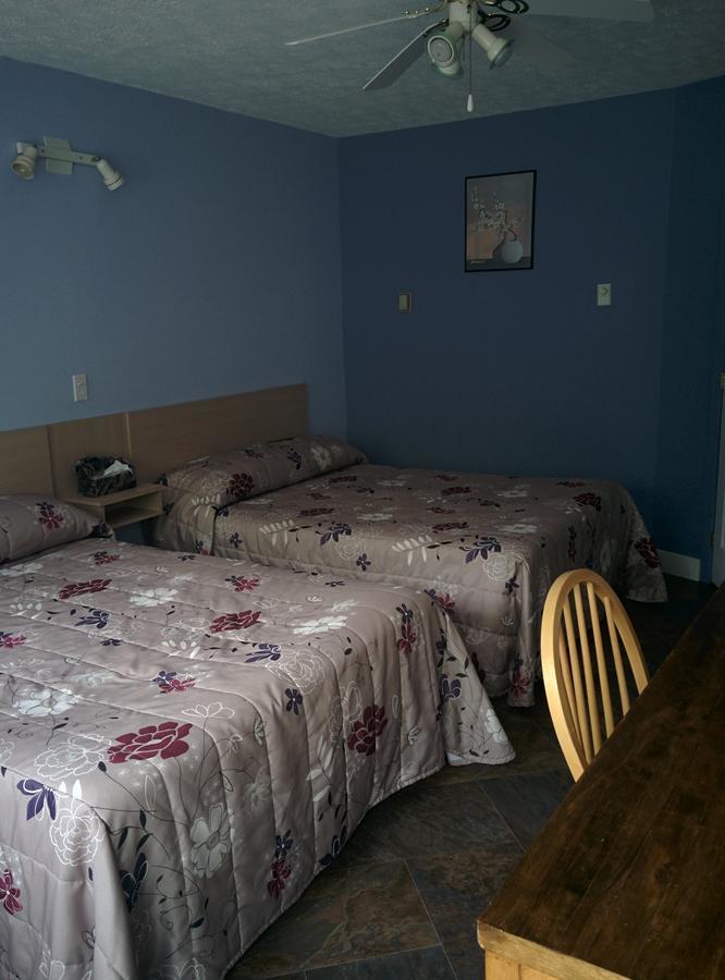 Motel Les Pins Granby Exterior foto