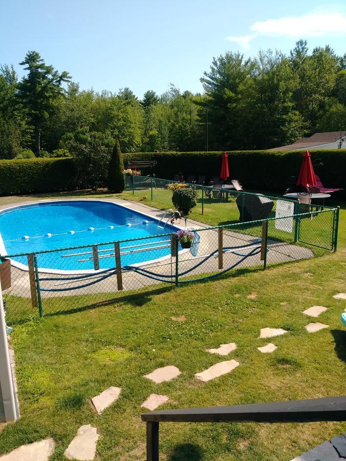 Motel Les Pins Granby Exterior foto